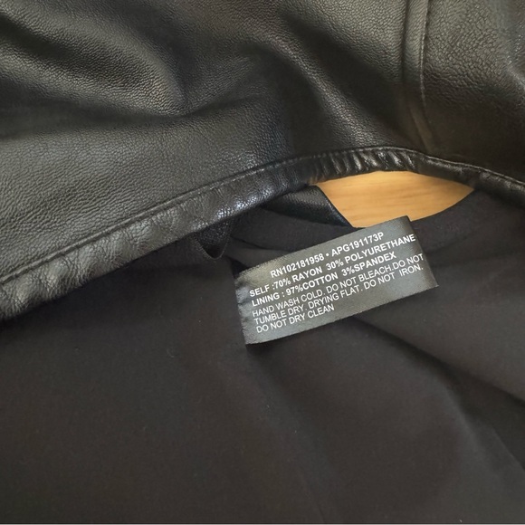 Poster Girl My Type Vegan Leather Under bust Buckle Corset - Picture 3 of 6